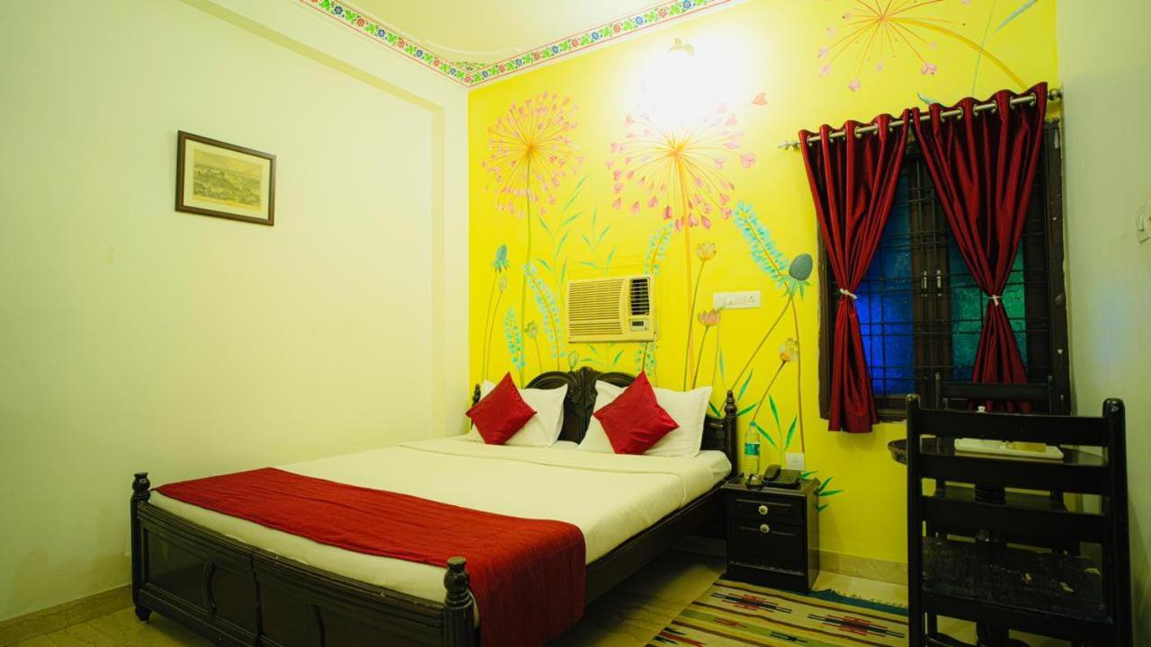 Hotel Lake Paradise Udaipur Ngoại thất bức ảnh
