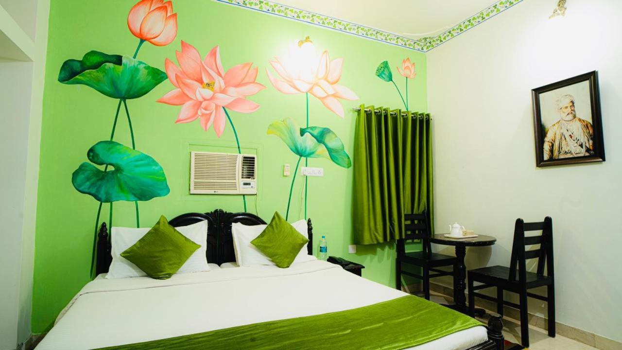 Hotel Lake Paradise Udaipur Ngoại thất bức ảnh
