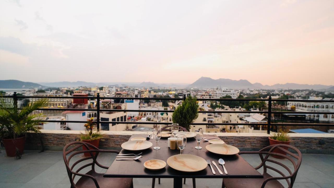 Hotel Lake Paradise Udaipur Ngoại thất bức ảnh