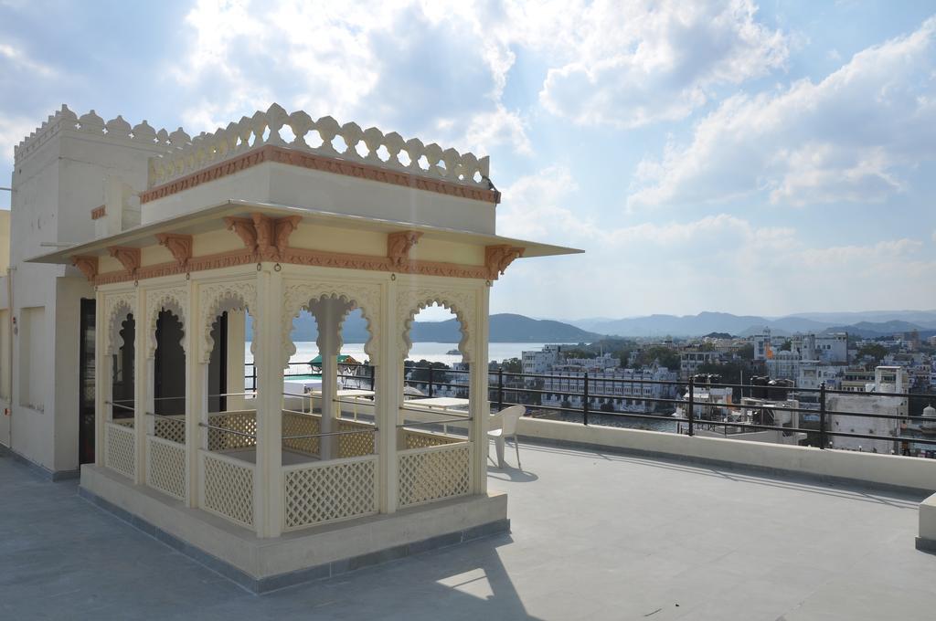 Hotel Lake Paradise Udaipur Ngoại thất bức ảnh