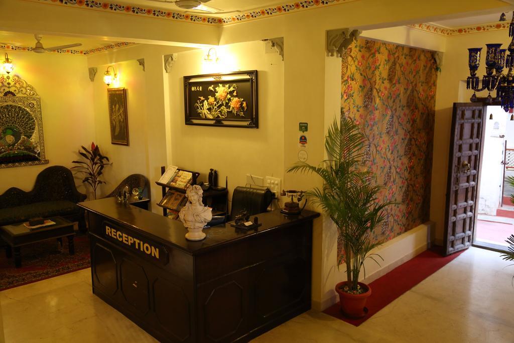 Hotel Lake Paradise Udaipur Ngoại thất bức ảnh