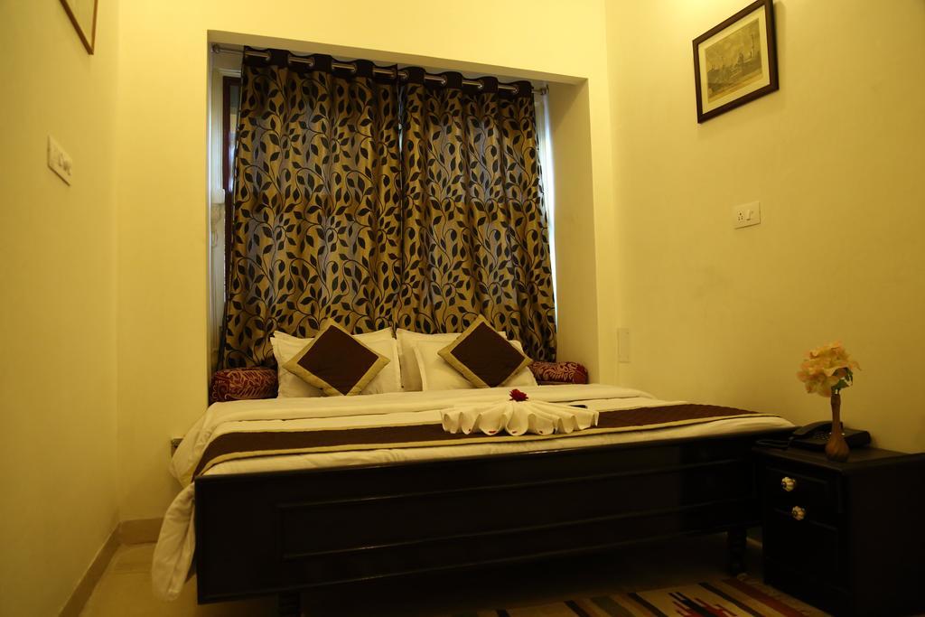 Hotel Lake Paradise Udaipur Ngoại thất bức ảnh