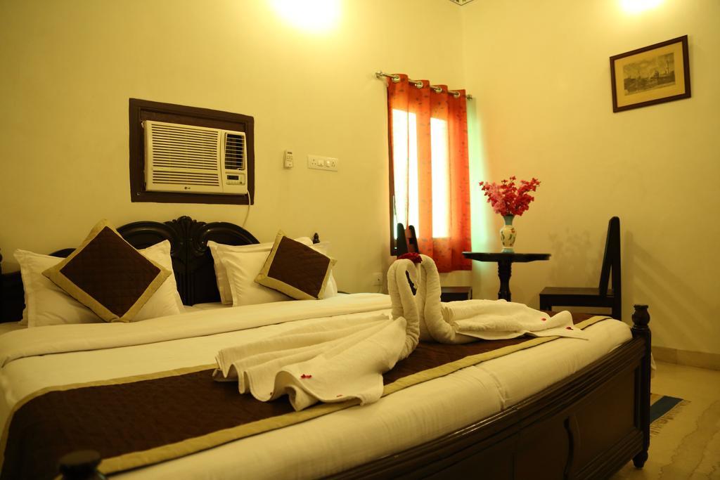 Hotel Lake Paradise Udaipur Ngoại thất bức ảnh