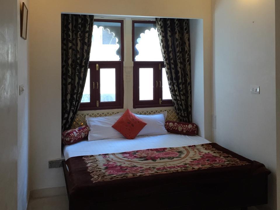 Hotel Lake Paradise Udaipur Ngoại thất bức ảnh